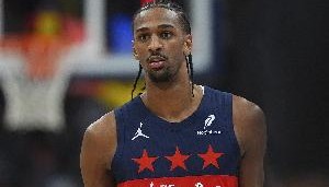 五星体育直播-可圈可点！萨尔首节独得11分 半场8中5拿下15分5篮板